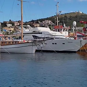 Boat&breakfast Lucretia, Luxury Yacht , Àrbatax Italien